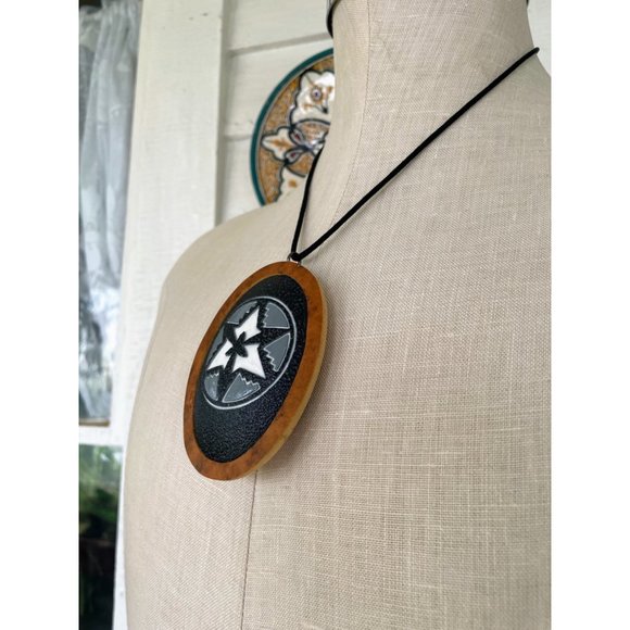 Large Wood Resin Southwestern Pendant Signed R. Jhio Bohd - Picture 8 of 11